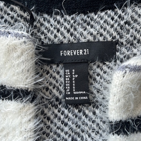 FOREVER 21 | Grid Print Cardigan Sweater - Picture 2 of 4